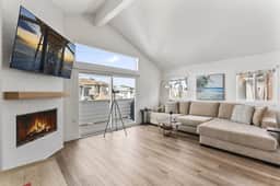 2 Car Parking! Steps 2 Lido Village/Marina/A+ Location! - Image 3