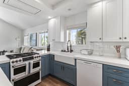 2 Car Parking! Steps 2 Lido Village/Marina/A+ Location! - Image 5