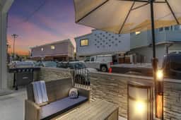 4 Car Parking! Steps 2 Lido Village/Marina/A+ Location! - Image 4