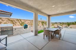 Luxury Desert Escape - Image 5