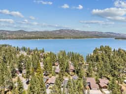 ACROSS FROM LAKE! 230 FIVE STAR REVIEWS! JACUZZI, POOL TABLE, PACMAN, EV CHARGER - Image 2