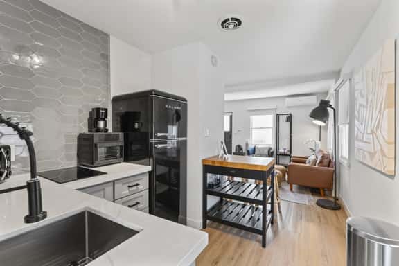 Balboa Island Cottage- Air Conditioning! Walk to the Ferry! - Image 1