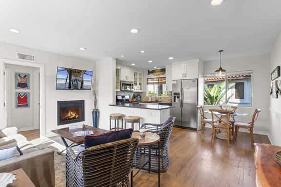 Hideaway B- Walk to the beach, Downtown, AC! - Image 1