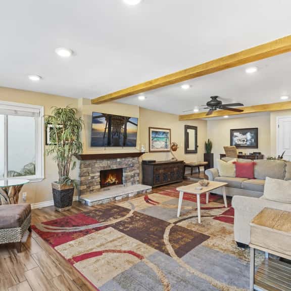 3BR Beach Condo- Walk to Beach, Casino and Ole Hanson Wedding Venues! AC! - Image 1