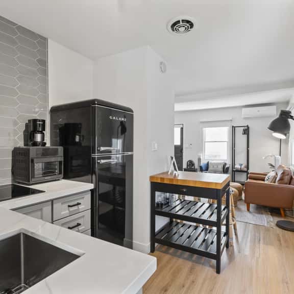 Balboa Island Cottage- Air Conditioning! Walk to the Ferry! - Image 1