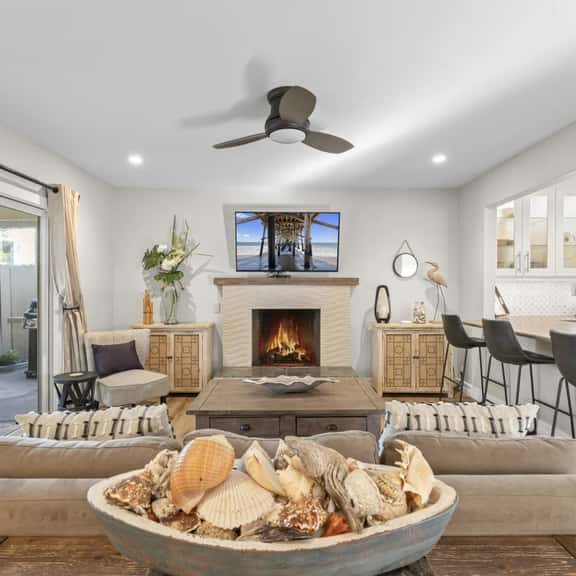 Hideaway A- Walk to the beach, Downtown, AC! - Image 1