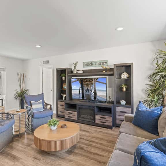 Hideaway D- Walk to the beach, Downtown, AC! - Image 1