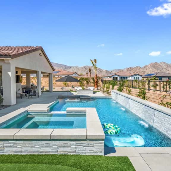 Luxury Desert Escape - Image 1