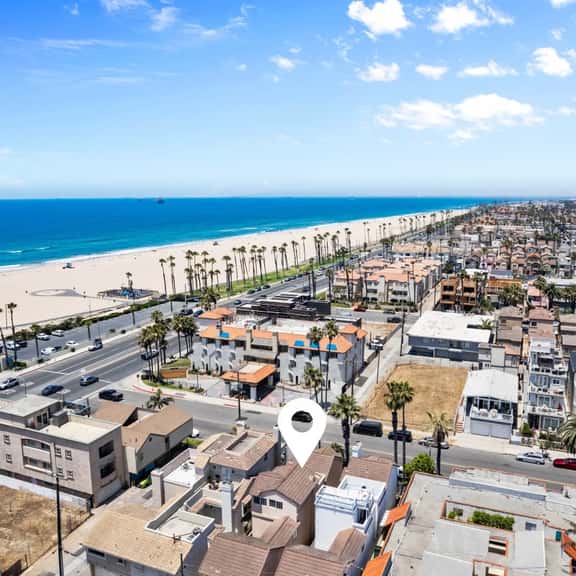 Ocean Views, Steps to Main Street & Beach, 3 Ensuite Bath! - Image 1