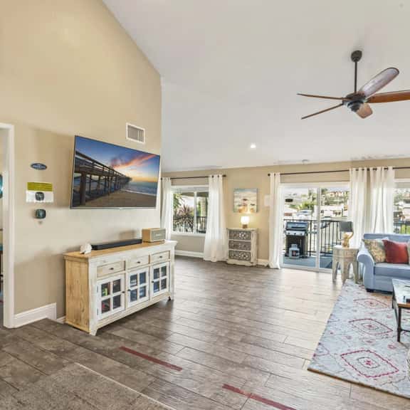 Sunny Surfside 2BR Near North Beach- AC! - Image 1