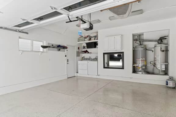 4 Car Parking! Steps 2 Lido Village/Marina/A+ Location! - Image 2