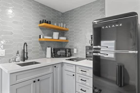 Balboa Island Luxury Studio- AC! Ferry Close! - Image 3