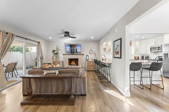 Hideaway A- Walk to the beach, Downtown, AC! - Image 4