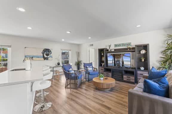 Hideaway D- Walk to the beach, Downtown, AC! - Image 4