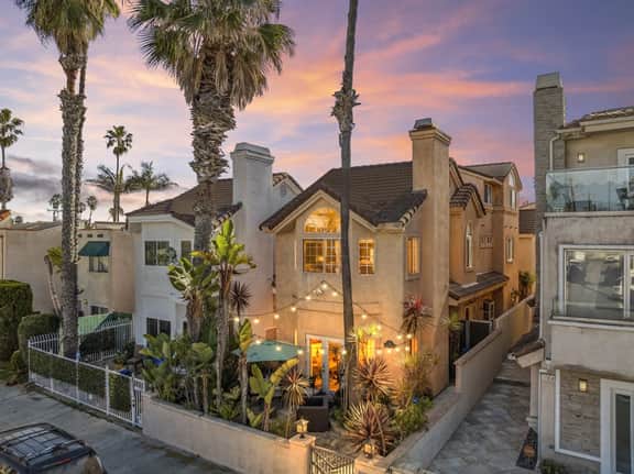 Ocean Views, Steps to Main Street & Beach, 3 Ensuite Bath! - Image 3