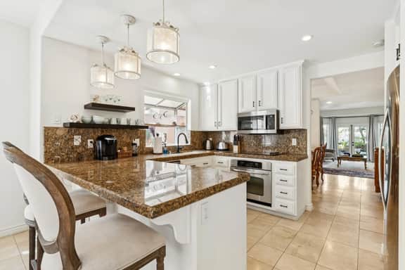 Ocean Views, Steps to Main Street & Beach, 3 Ensuite Bath! - Image 5