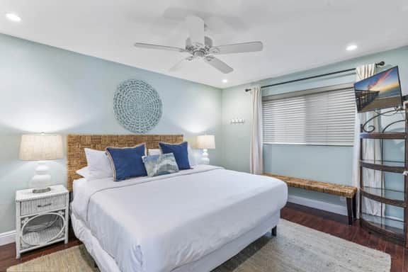 Sunny Surfside 2BR Near North Beach- AC! - Image 3
