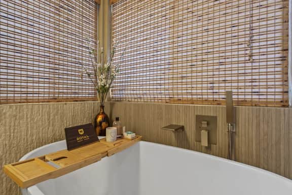 Private Pool, Hot Tub, Spacious and Upscale! Tropical Vibes! - Image 3
