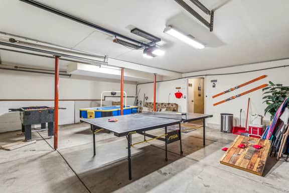 ACROSS FROM LAKE! 230 FIVE STAR REVIEWS! JACUZZI, POOL TABLE, PACMAN, EV CHARGER - Image 4