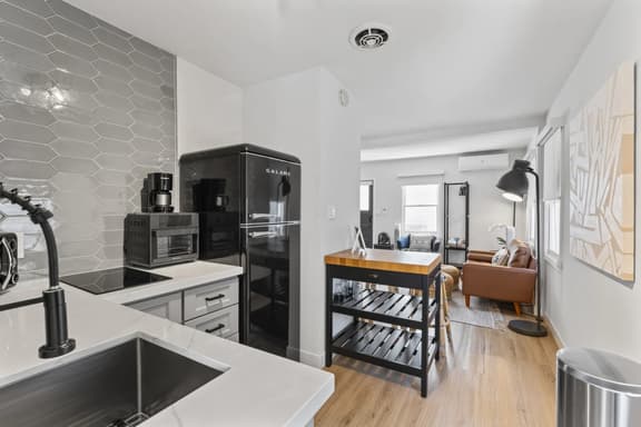 Balboa Island Cottage- Air Conditioning! Walk to the Ferry! - Image 1