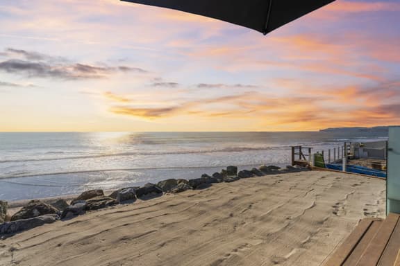 Hawaiian Style! Beachfront on Beach Road! - Image 1
