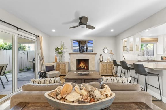 Hideaway A- Walk to the beach, Downtown, AC! - Image 1