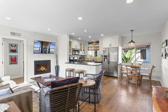 Hideaway B- Walk to the beach, Downtown, AC! - Image 1