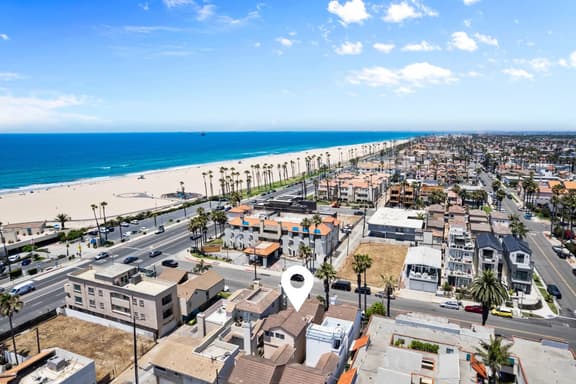 Ocean Views, Steps to Main Street & Beach, 3 Ensuite Bath! - Image 1