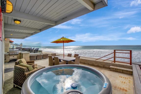 ON THE SAND! Hot Tub - Image 1