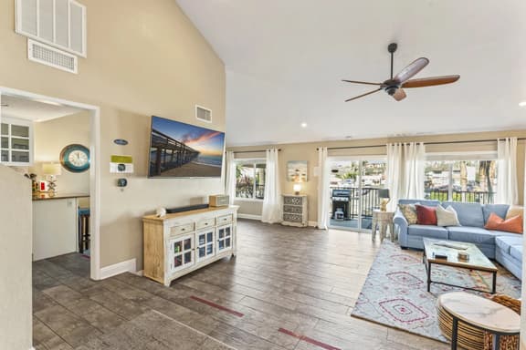 Sunny Surfside 2BR Near North Beach- AC! - Image 1
