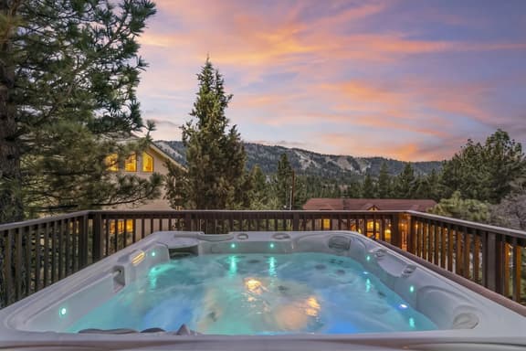 Slope Views! Private Hot Tub- Upgraded! - Image 1